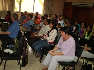 O grupo de lado.